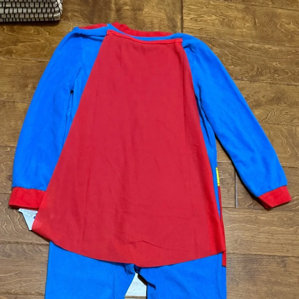 NWT Size Large (10/12) Superman Onesie with cape